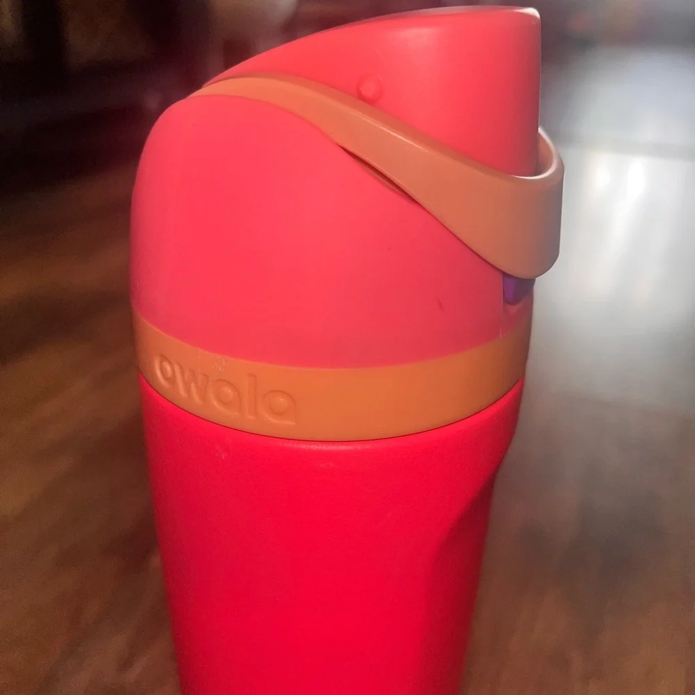 Owala Vibrant Pink and Orange Bottle - Picture 3 of 3